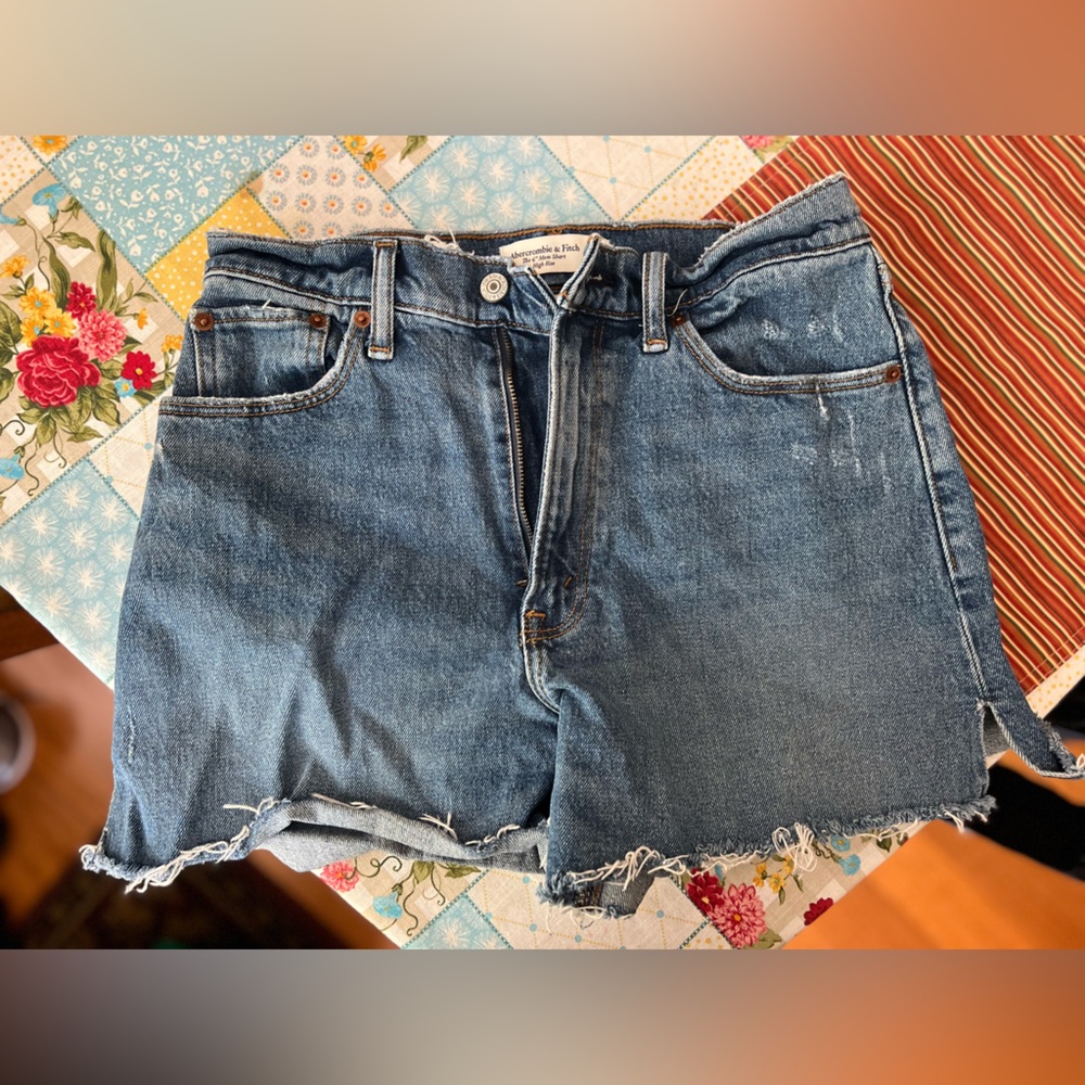 Abercrombie and Fitch High Rise 4 Inch Mom Shorts Size 4 (26)